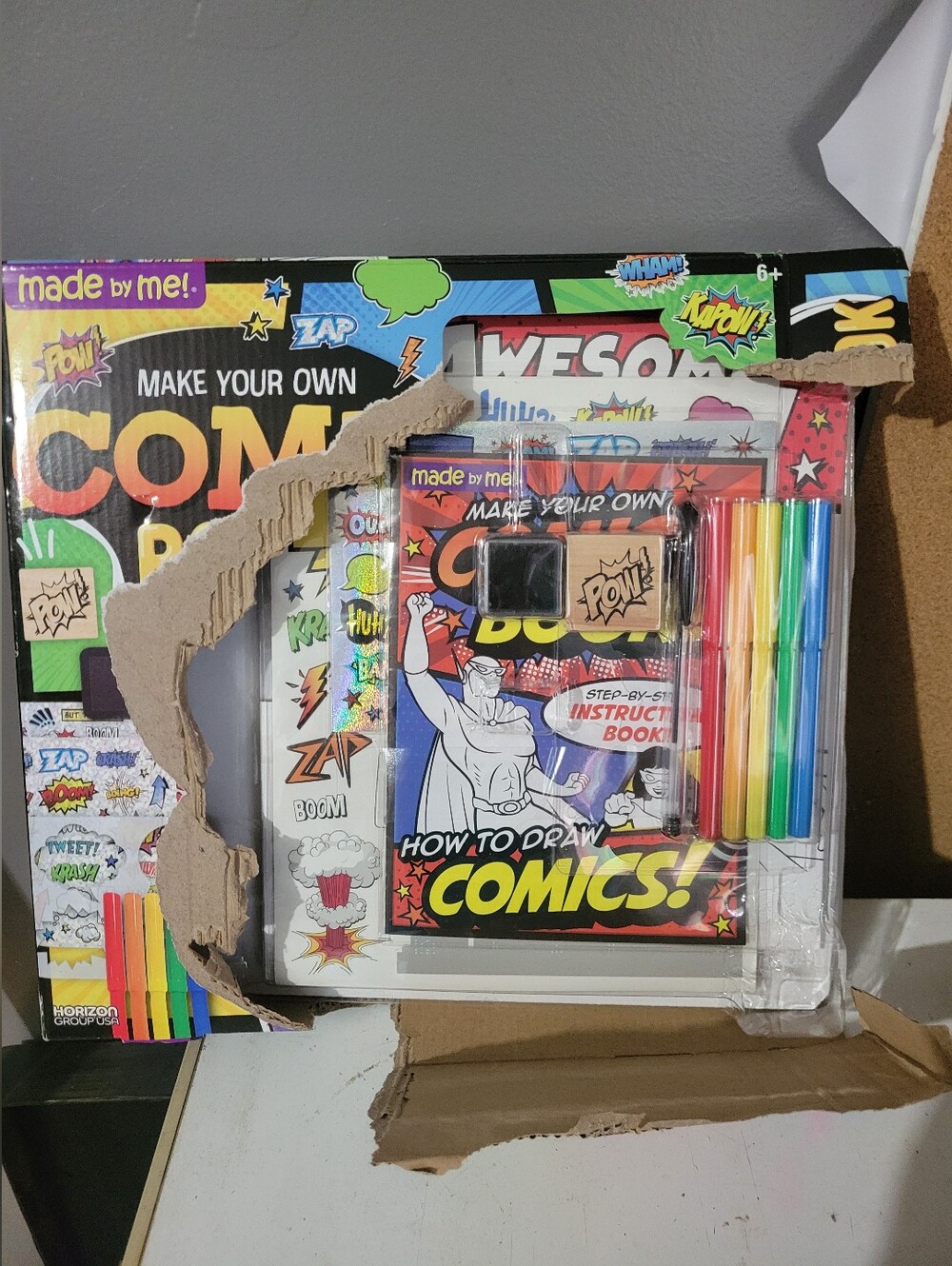 Make Your Own Comics! Drawing Kit with Colorful Markers